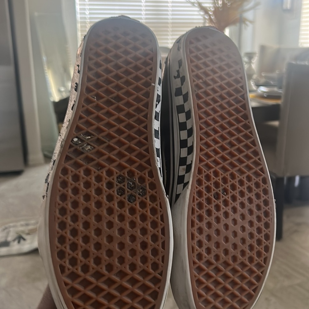 Vans - Picture 6 of 7